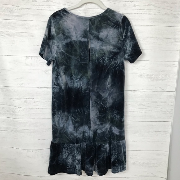 NWT KARLIE VELVET VNECK DRESS - Picture 4 of 9